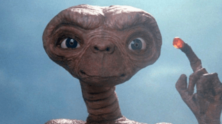 E.T.役の声優が決まった意外な経緯　町のカメラ屋さんで才能を見出されたパット・ウェルシュの物語